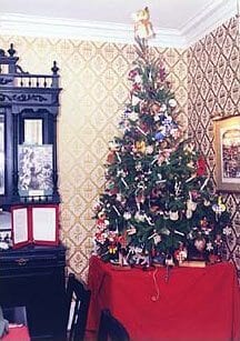 Christmas tree in Cape May- Queen Victoria parlor room.
