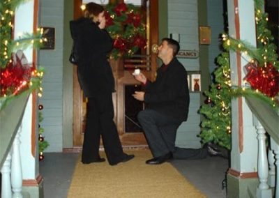 Guest Photos- Man proposing to woman in front of the Queen Victoria